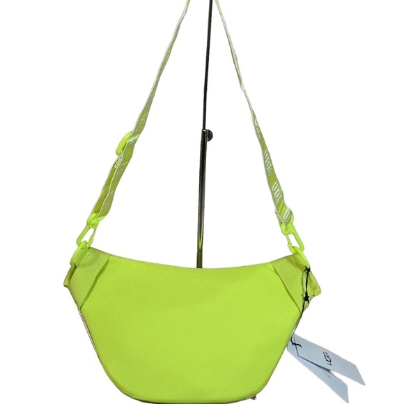 UGG WAIST BAG - Picture 2 of 8